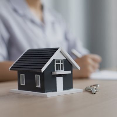 How Falling Rates Open Doors for Gig Workers: Mortgages for Non-Traditional Incomes in Winnipeg